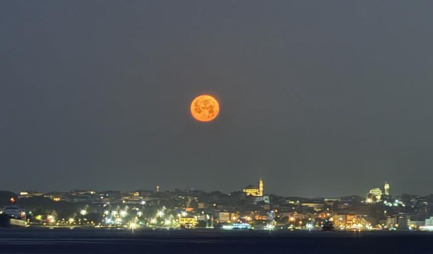 Çilek Dolunayı İstanbul'da görüntülendi