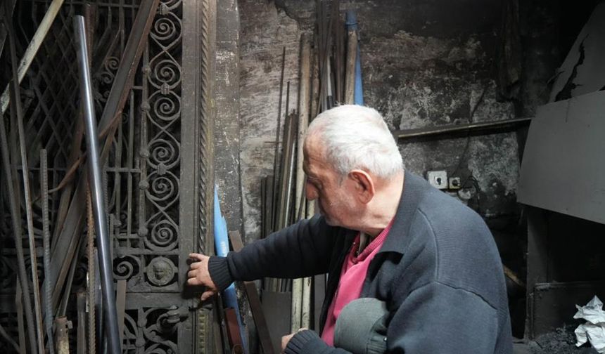 Antika avcıları ve papazlar, bu kapının peşini bırakmıyor