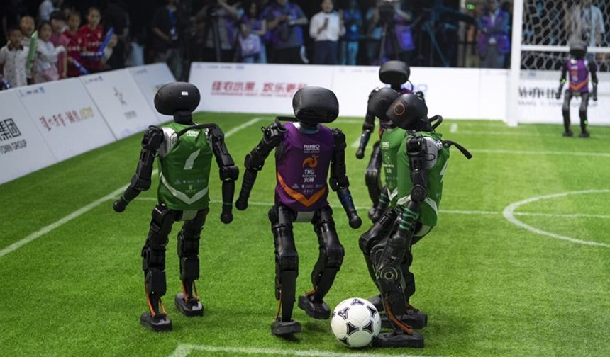 Pas, gol, strateji… Hepsi robotlardan: Çin’de yapay zeka futbol turnuvası