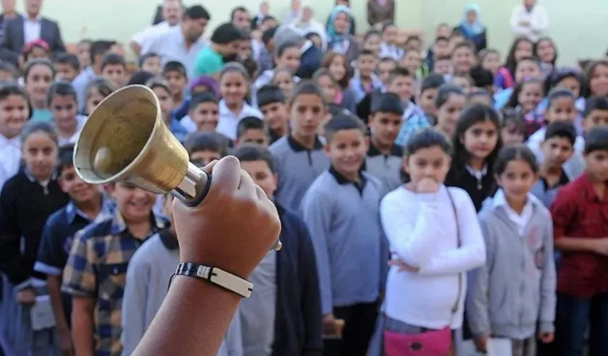 Okullarda yeni kurallar: Çanta ve dolaplarda arama yapılabilecek, devamsızlıkta veliye mesaj gidecek!