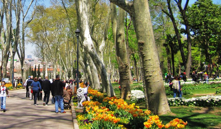 İstanbul’da fırtına uyarısı: Gülhane Parkı ziyarete kapatıldı