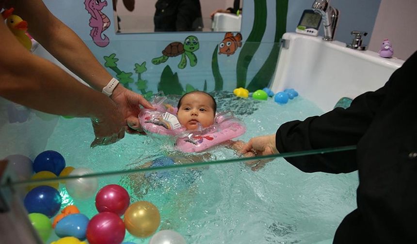 Bebeklerin fiziksel gelişimi için devlet hastanesinde jakuzi ve masaj hizmeti