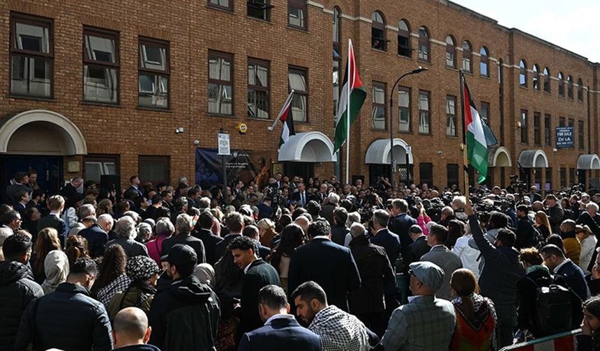 İngiltere'nin Filistin Devleti'ni tanımasının ardından Londra Temsilciliğinde bayrak töreni yapıldı
