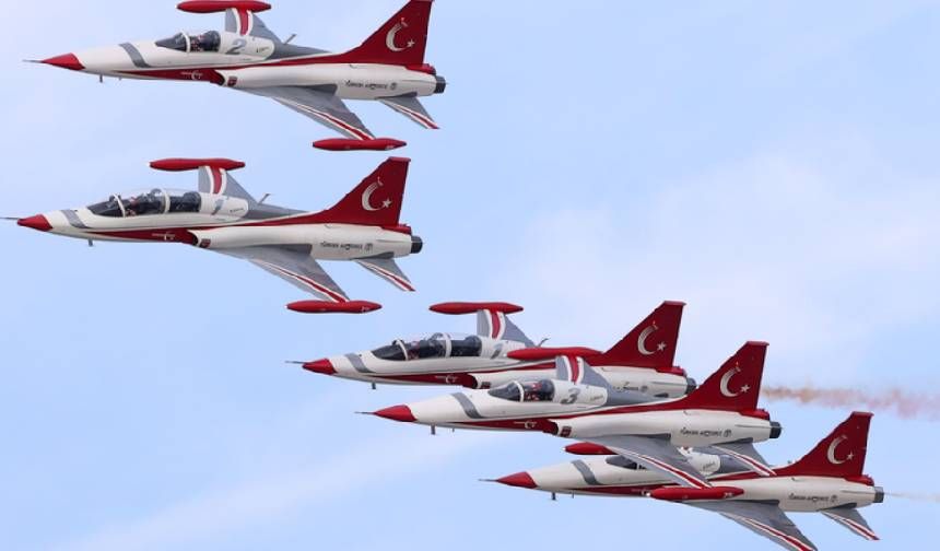 Göklerin hakimlerine uluslararası ödül: Türk Yıldızları göğsümüzü kabarttı