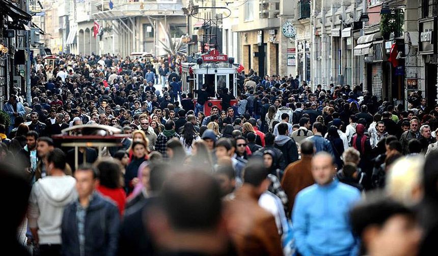 2025 gençlik araştırması: Mezunların yarısı 4 bin TL’nin altında gelirle yaşıyor!