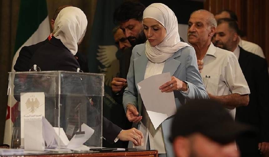 Esad sonrası ilk seçim! Suriye meclisi belirleniyor: 6 kadın vekil var