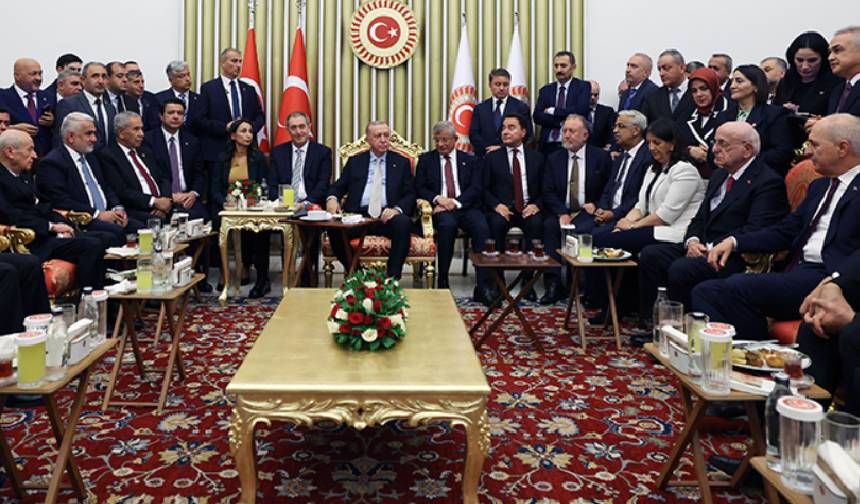 Cumhurbaşkanı Erdoğan'lı fotoğraf eleştirilerine DEM'den yanıt