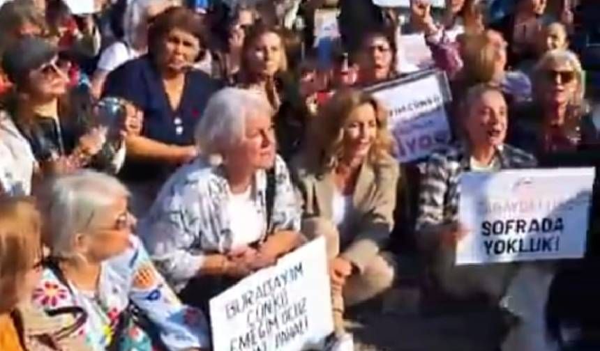 CHP İzmir İl Kadın Kolları'ndan 'Boş tencere' eylemi: Yoksulluğu protesto ettiler