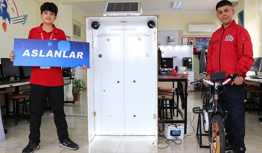 Gaziantepli öğrenciler pedal çevirerek elektrik üretiyor