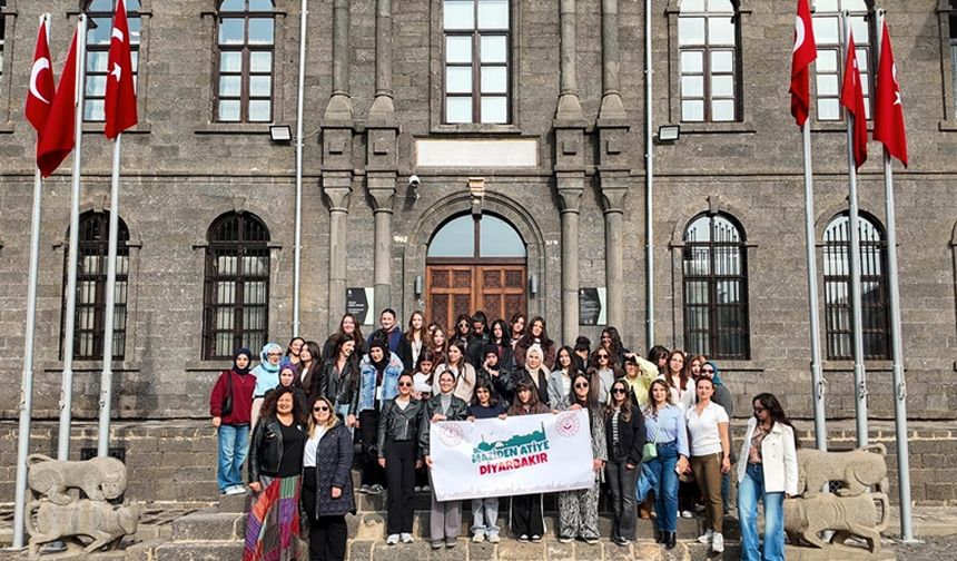 Diyarbakır'da şehit ve gazi çocukları tarihi mekanları gezdi