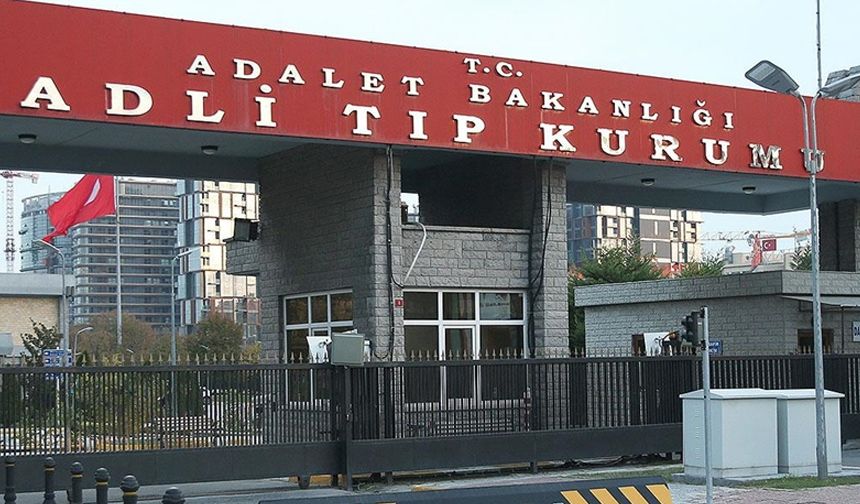 Adli Tıp Kurumu önünde tekme tokat kavga