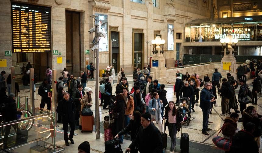 İtalya’da ülke genelindeki grev sebebiyle tren seferleri aksadı