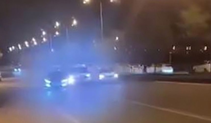 Yolu çekerken kaza anını kaydettiler