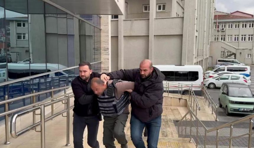 "Eşime neden baktın" diyen adamı bıçaklayarak öldürdü