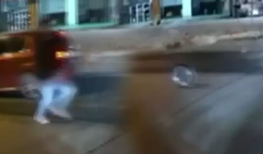 Firari lastiğin peşinden koştu; o anlar kamerada