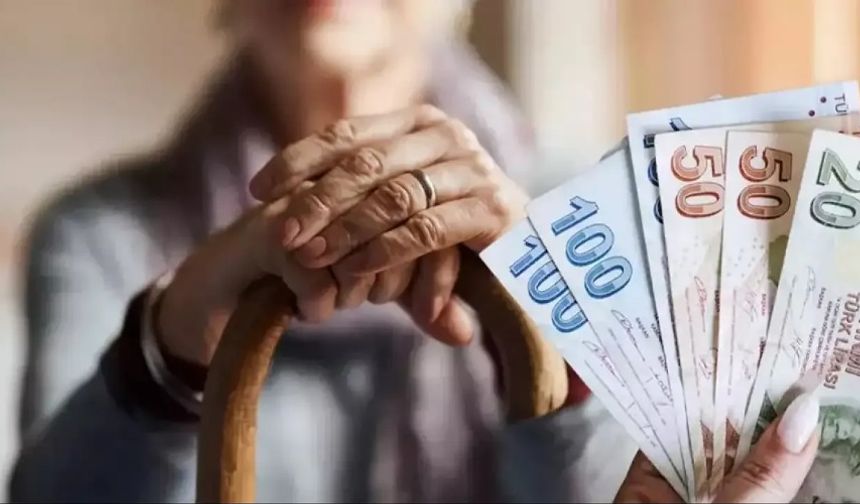 Emekliye bayramda tek maaş ikramiye mi geliyor? Muhammet Bayram’dan kritik kulis