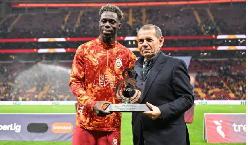 Galatasaray'da dalya yapan Sanchez'e büyük onur! Taraftardan müthiş moral