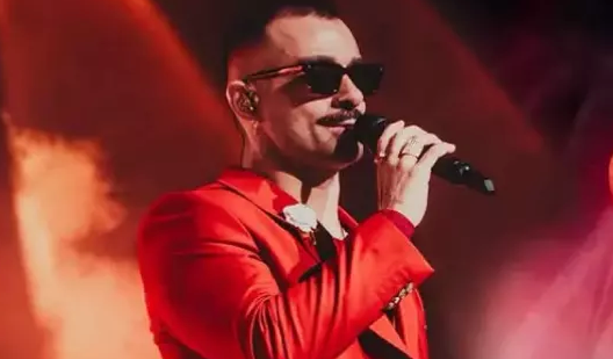 Gökhan Türkmen sahnesi nikah dairesine döndü: Aynı gece 17 teklif birden