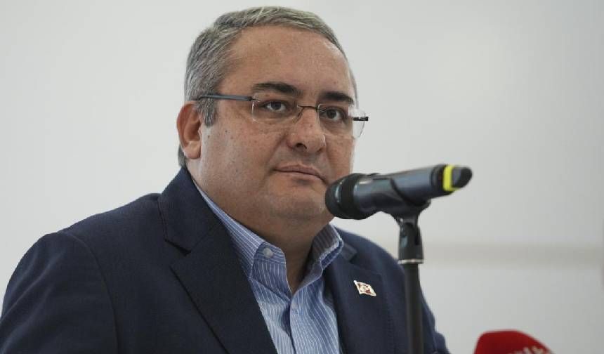 AK Parti'ye geçeceği iddia edilen CHP'li Keçiören Belediye Başkanı istifa etti