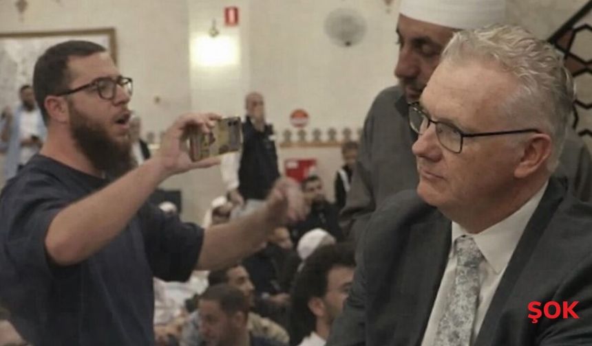 'Pis köpek' diye yuhalandı, sloganlarla karşılandı! Başbakan camiden zor kaçtı