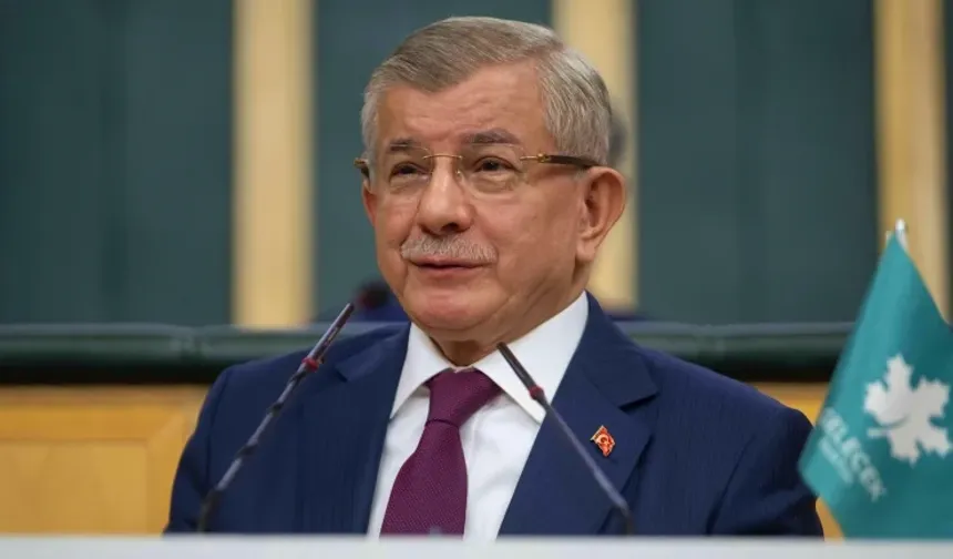 Davutoğlu’ndan dikkat çeken çıkış: 'AK Partililer kulağıma eğilip ‘Reise destek ol’ dedi'