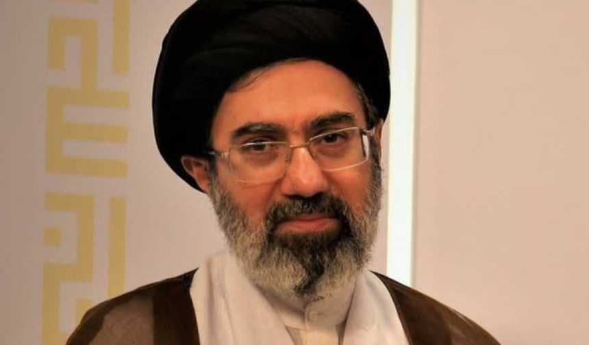 İngiliz basınından flaş Hamaney iddiası! 'İran dini liderinin yüzü tanınmaz halde'