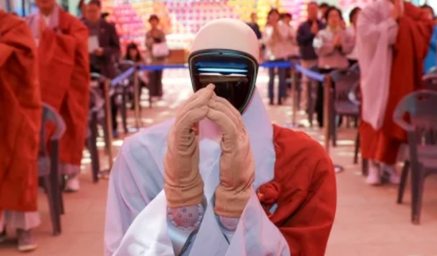 Dünyada bir ilk! İnsansı robot Budist keşiş oldu: 'Fazla şarj olmayacağına' yemin etti