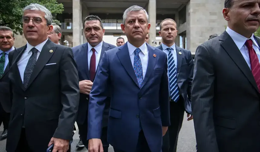 Delegeler imza vermişti: Özgür Özel’in ikinci hamlesi belli oldu!