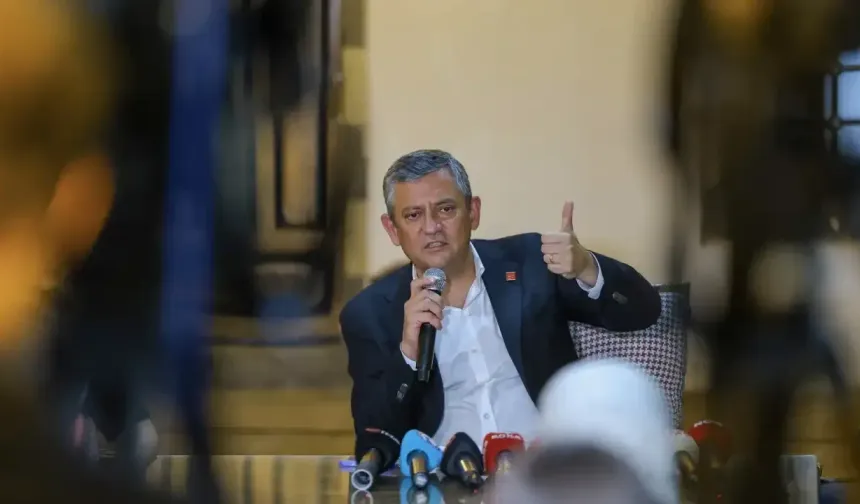 Özgür Özel, Diyarbakır'da yeni parti sorusuna net yanıt verdi: 'Benle güreşe tutuş derse...'