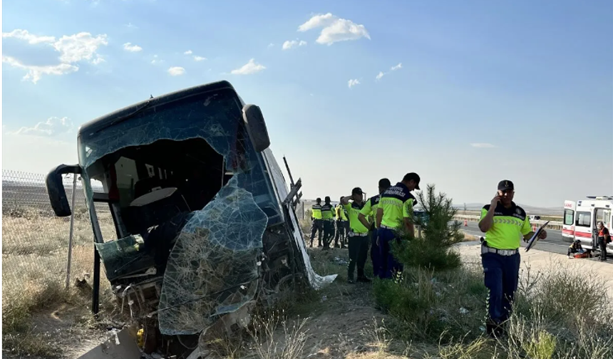 Aksaray'da yolcu otobüsü devrildi: Çok sayıda yaralı var