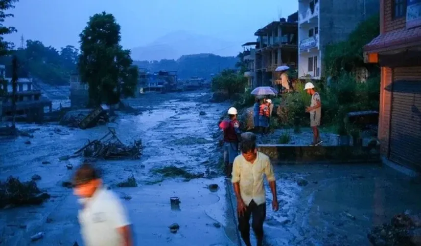Nepal'de sel felaketinin bilançosu ağırlaşıyor! Ölü sayısı 469'a yükseldi