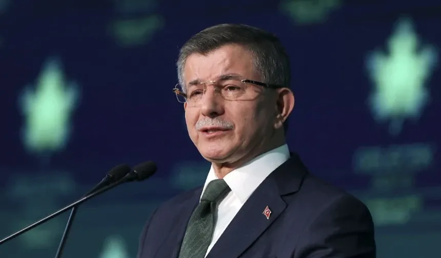 Türk siyasetinde bir dönem kapandı! Ahmet Davutoğlu’nun partisi resmen feshedildi