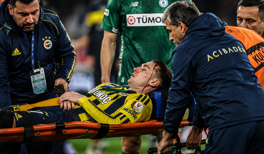 Fenerbahçe'de korku dolu anlar! Kerem Aktürkoğlu yere yığıldı, hastaneye kaldırıldı