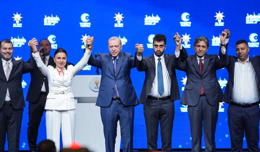 CHP'de yaprak dökümü sürüyor: İstanbul'dan üç başkan AK Parti'ye geçti