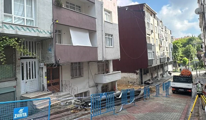 Sultangazi'de korkutan olay: Kazı nedeniyle hasar gören 3 bina tahliye edildi