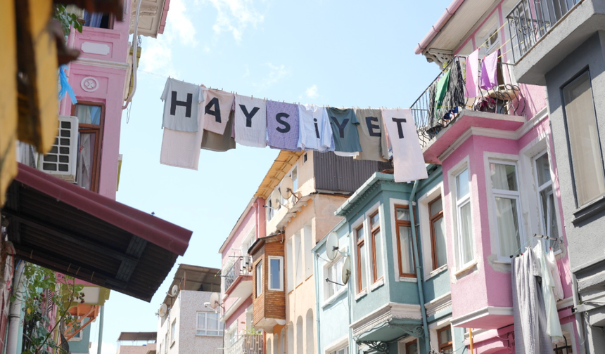 Haysiyet için Balat'ta dikkat çeken tanıtım: Çamaşırlara dizinin adını yazdılar