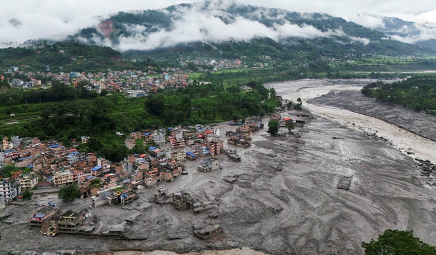 Nepal-Çin sınırında dehşet anları: Buzul çöktü, baraj patladı!