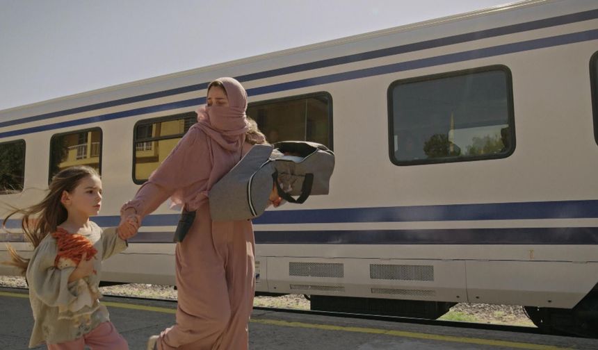 Sevdan Bir Ateş daha başlamadan o sahne geldi! Ayrılık şarkısı boğazları düğüm düğüm etti
