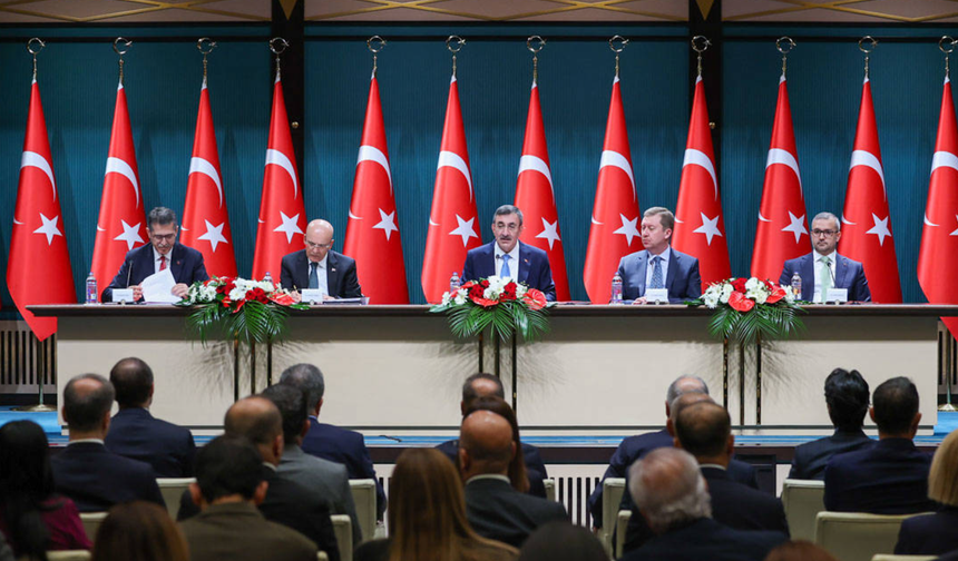 Cevdet Yılmaz, Orta Vadeli Programı açıkladı: Yıl sonu enflasyon tahmininde 12 puanlık yükseliş