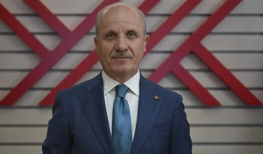 Özvar'dan üniversitelere acil çağrı: Müfredatlar değişiyor mu?