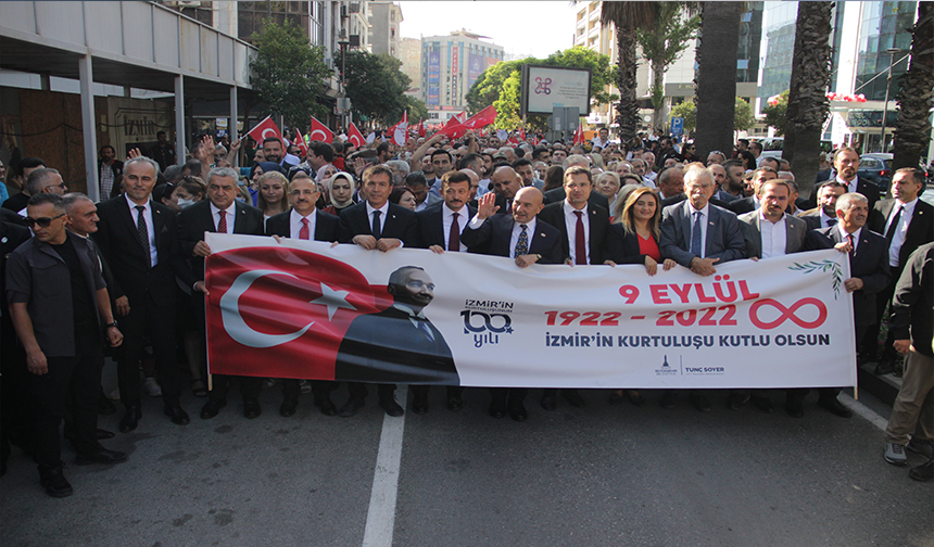 İzmir'de 9 Eylül coşkusu Zafer Yürüyüşü ile başladı