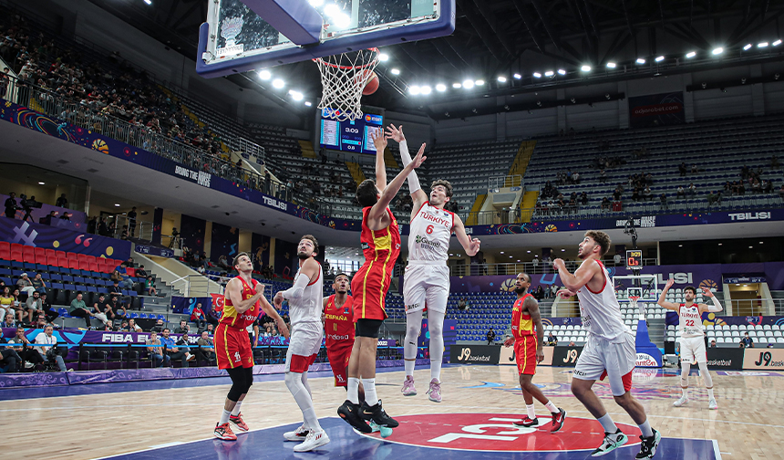 A Milli Erkek Basketbol Takımı, İspanya'ya 72-69 yenildi