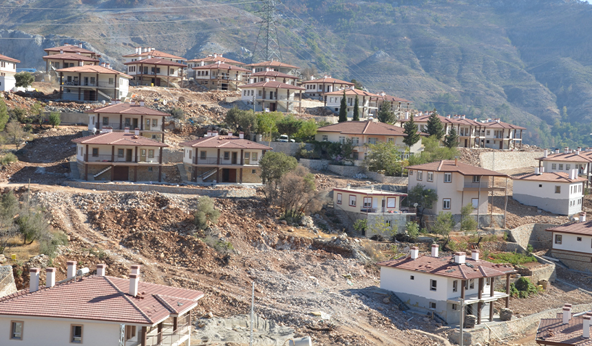 Antalya'da orman yangını sonrası devlet adeta yeni bir köy inşa etti