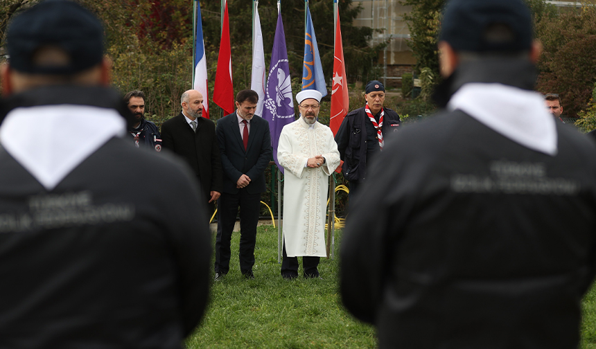 Diyanet İşleri Başkanı Erbaş, Fransa’da izcilik kampının açılışını yaptı