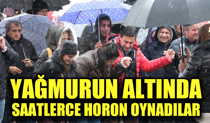 Sağanak yağış altında saatlerce horon oynadılar