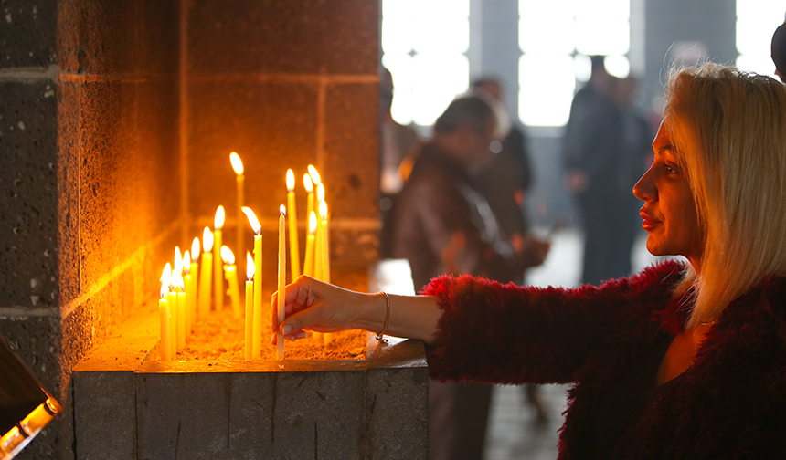 8 yıl aradan sonra tarihi kilisede Paskalya Bayramı