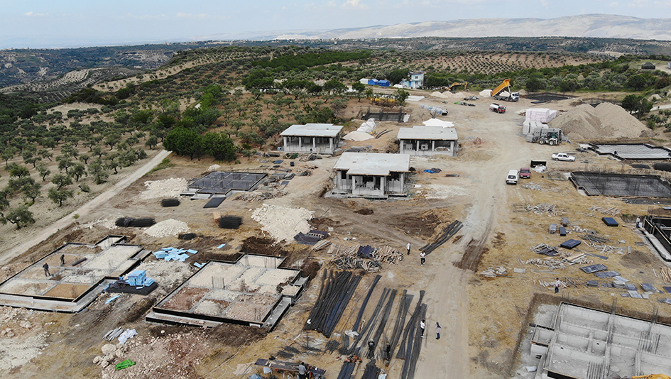 Hatay’da, köy evleri de yükseliyor