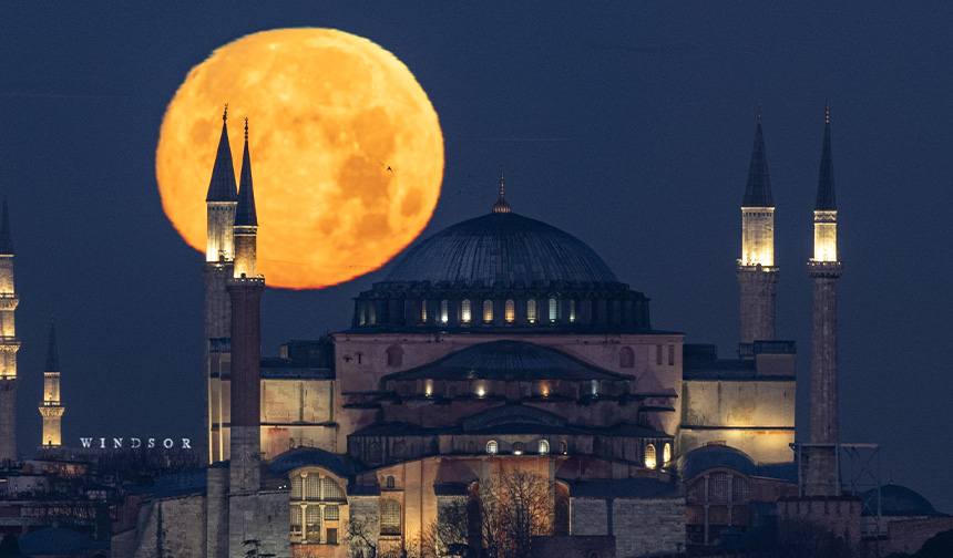 İstanbul'da dolunay görsel şölen