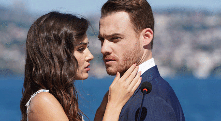 Kerem Bursin ve Hande Erçel rüzgarı Rusya'yı teslim aldı!