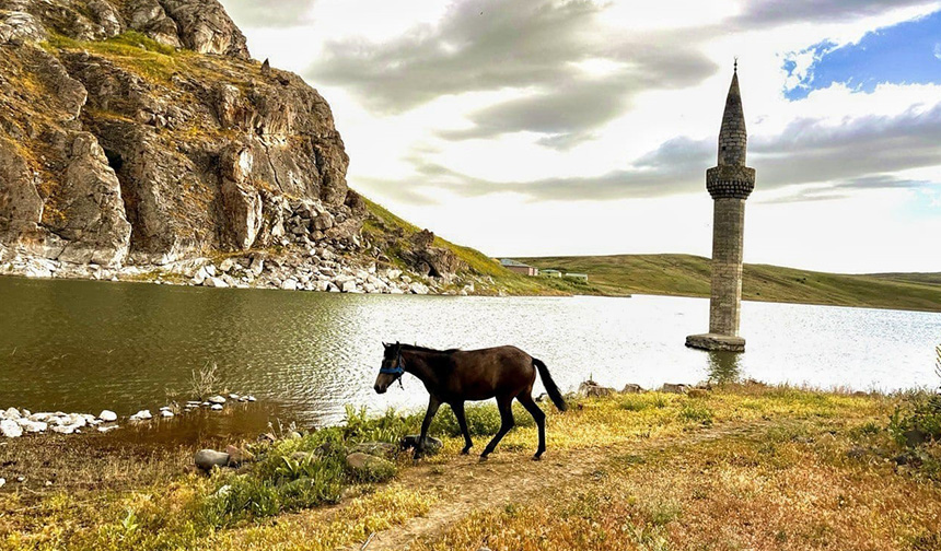 Sular altında kalan minarenin eşsiz güzelliği!